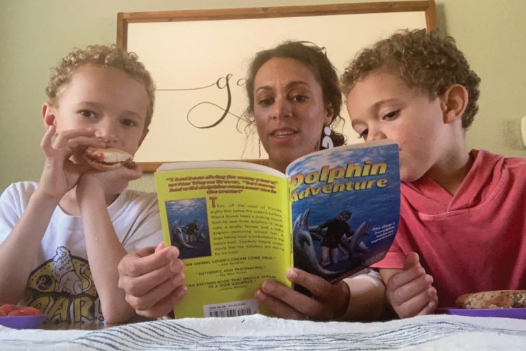 Kendra Knouff reads to her children